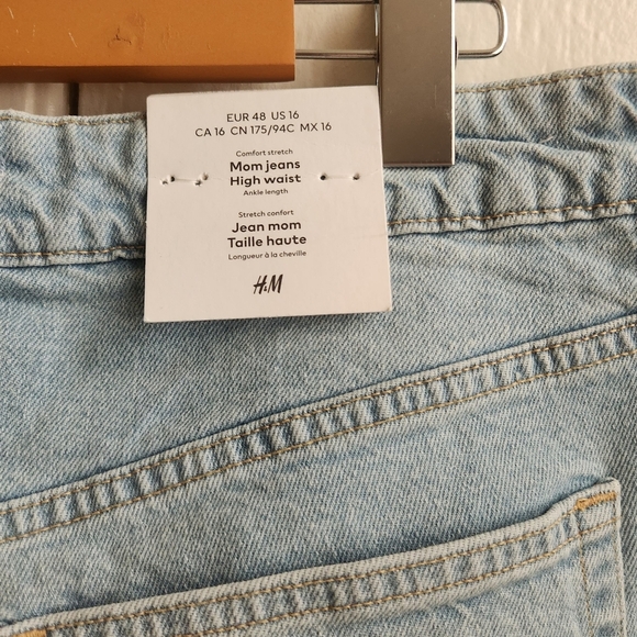 NWT H&M- High Rise Mom Jean - Picture 9 of 11